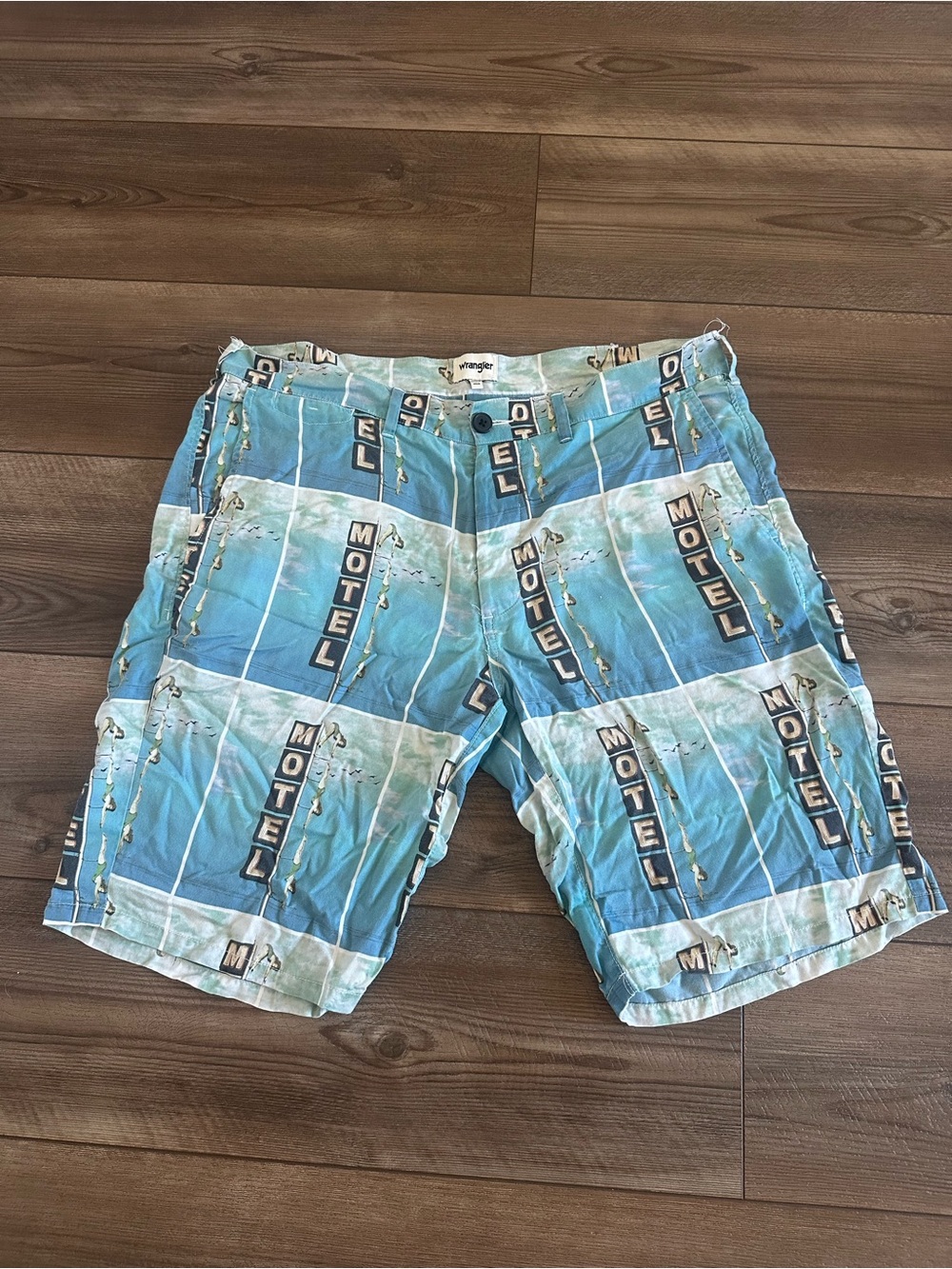 Vintage Wrangler Men’s Blue 'Motel' AOP Print Chino Shorts Sz 34